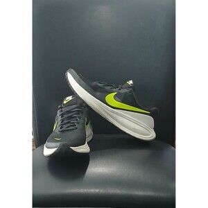 Nike Revolution 8 Comfort. Black/Green. HJ8485-004. Women Size 9